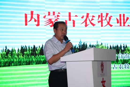產(chǎn)業(yè)大咖齊聚草原青城，共享饕餮智慧盛宴----2015內(nèi)蒙古農(nóng)牧業(yè)產(chǎn)業(yè)化發(fā)展論壇召開