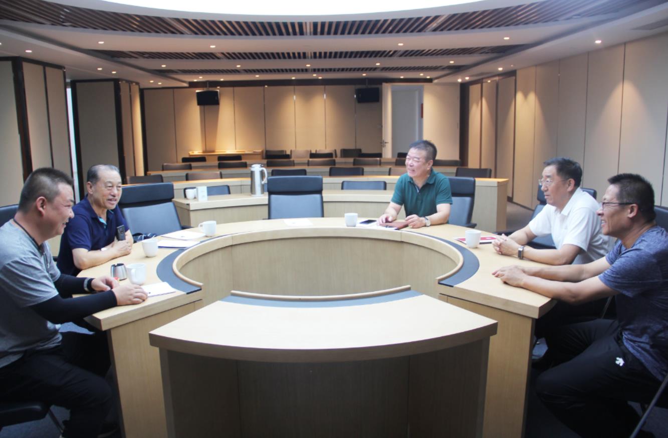 林永亮執(zhí)行會長到部分申報(bào)“名優(yōu)特”認(rèn)定的企業(yè)進(jìn)行實(shí)地調(diào)研