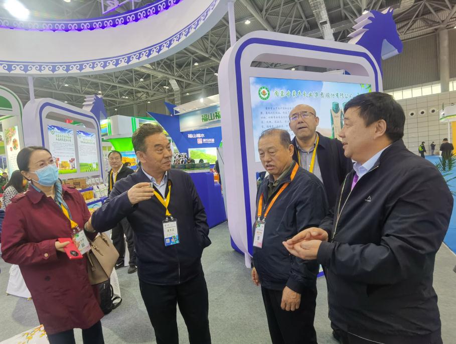 內(nèi)蒙古1400多種有機(jī)、綠色農(nóng)畜產(chǎn)品亮相中國綠色食品博覽會和中國國際有機(jī)食品博覽會