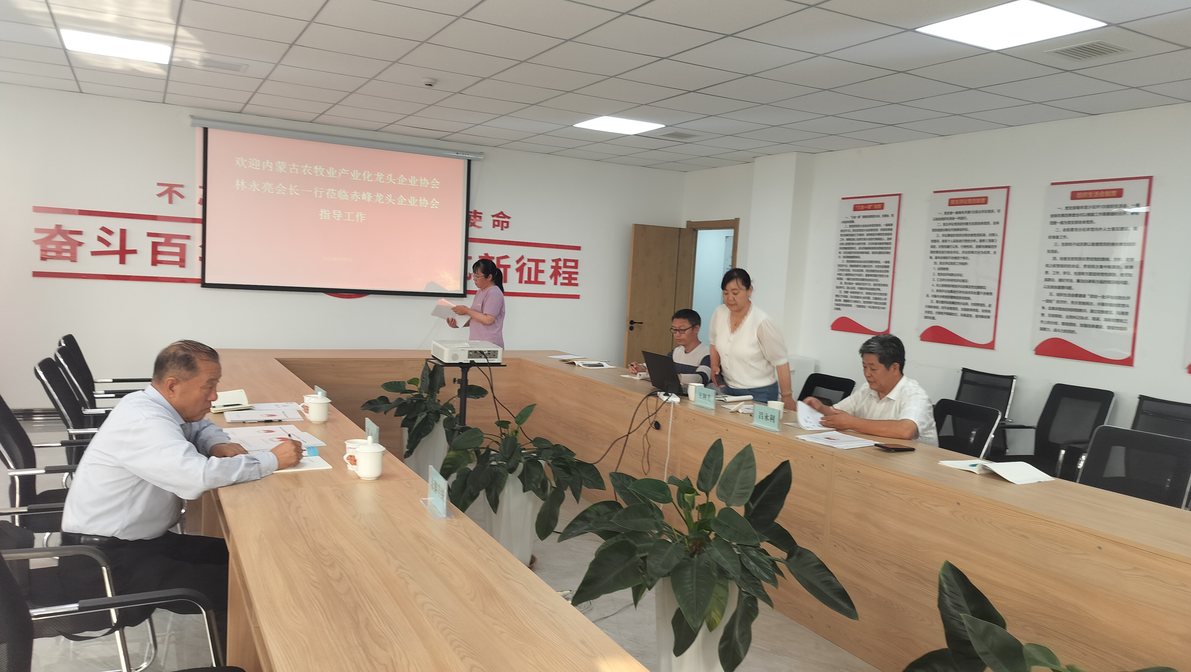 協會執(zhí)行會長林永亮一行赴赤峰農牧業(yè)產業(yè)化龍頭企業(yè)協會座談交流